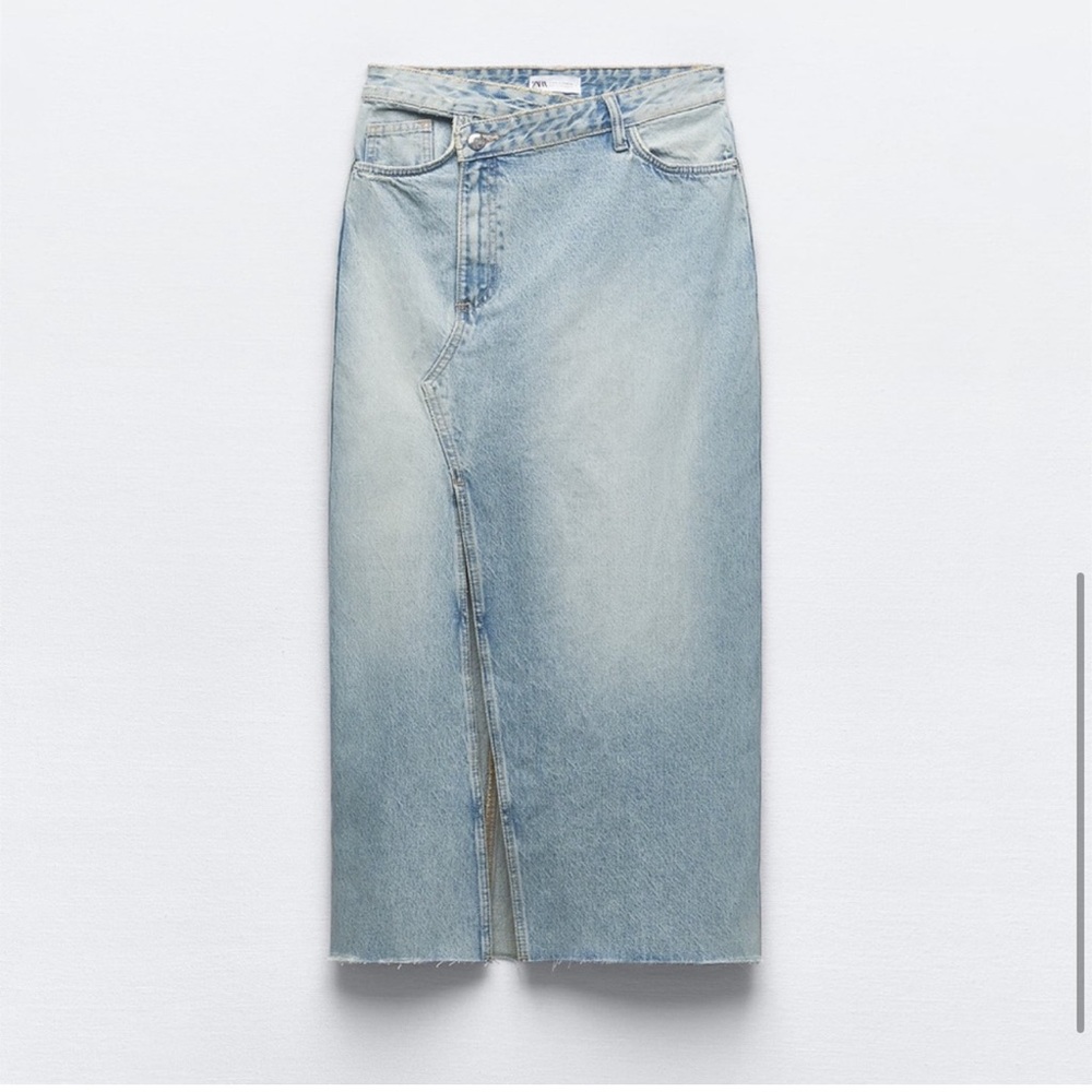 ✨SALE ✨ ZARA LONG DENIM SKIRT
✨SALE ✨